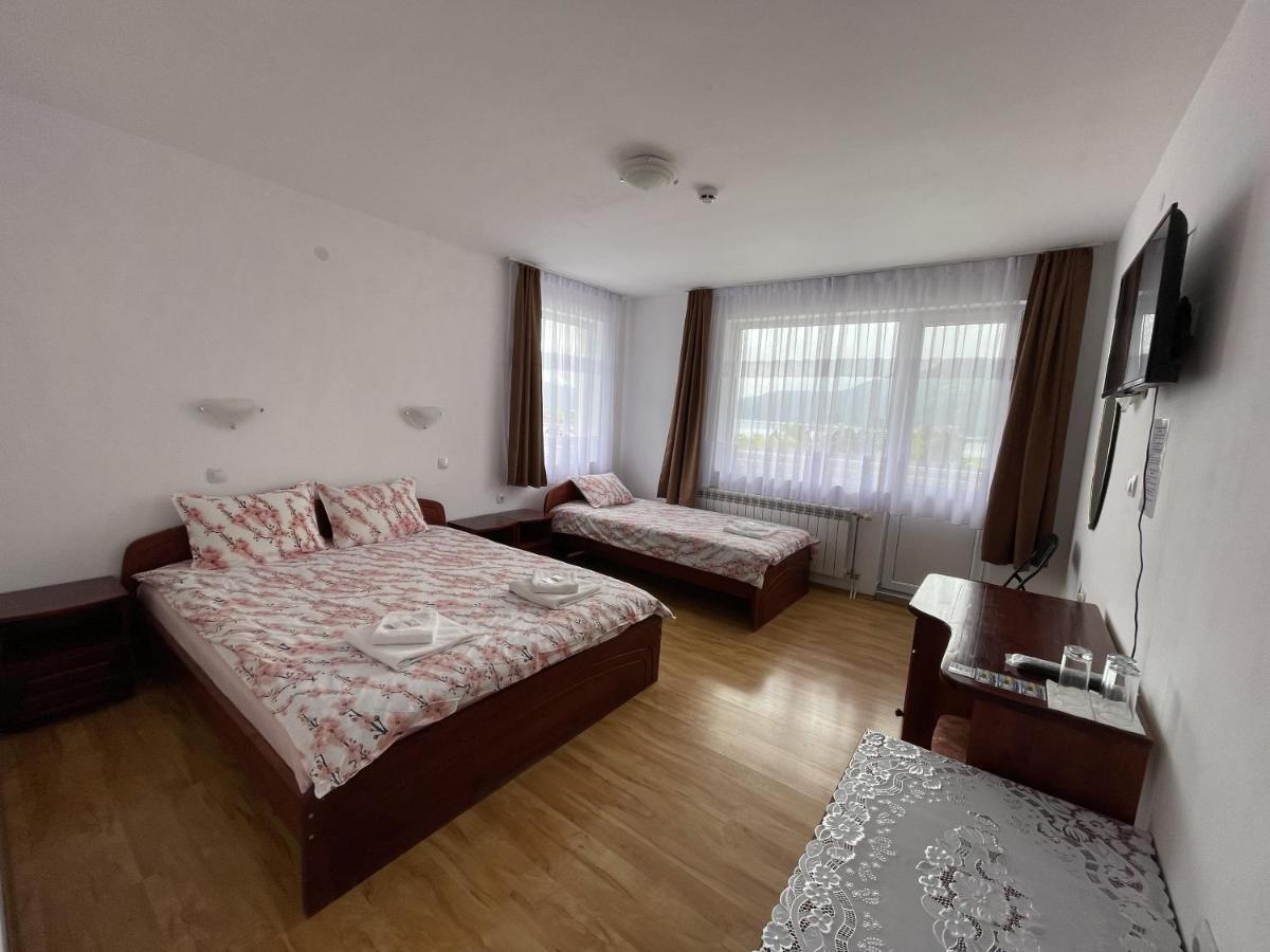 Family Hotel Panorama Sarnitsa Exterior photo