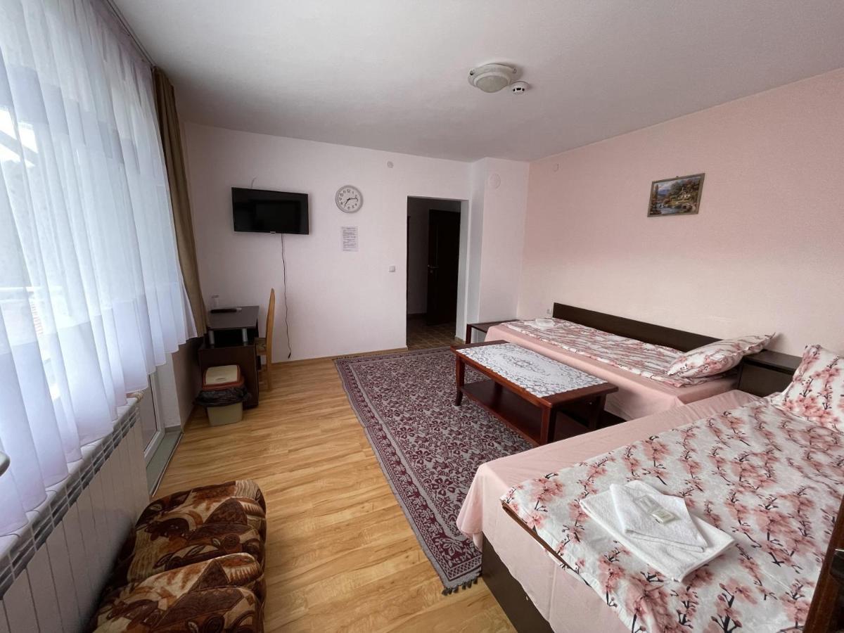 Family Hotel Panorama Sarnitsa Exterior photo