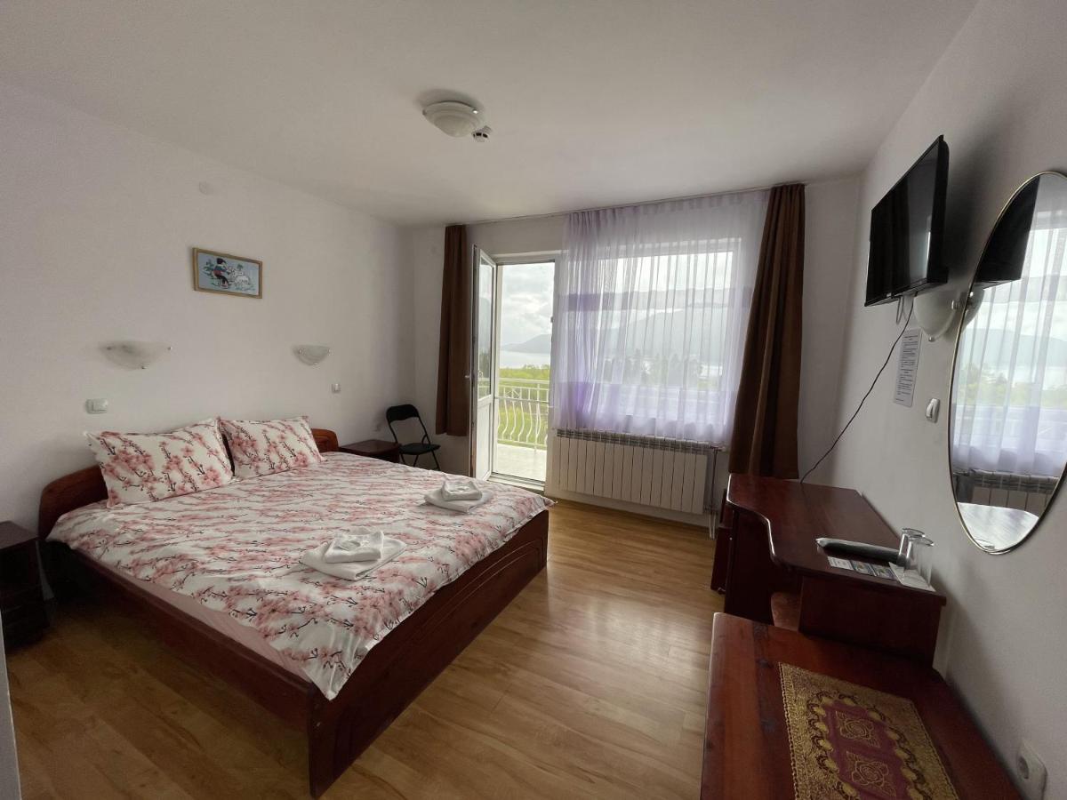 Family Hotel Panorama Sarnitsa Exterior photo