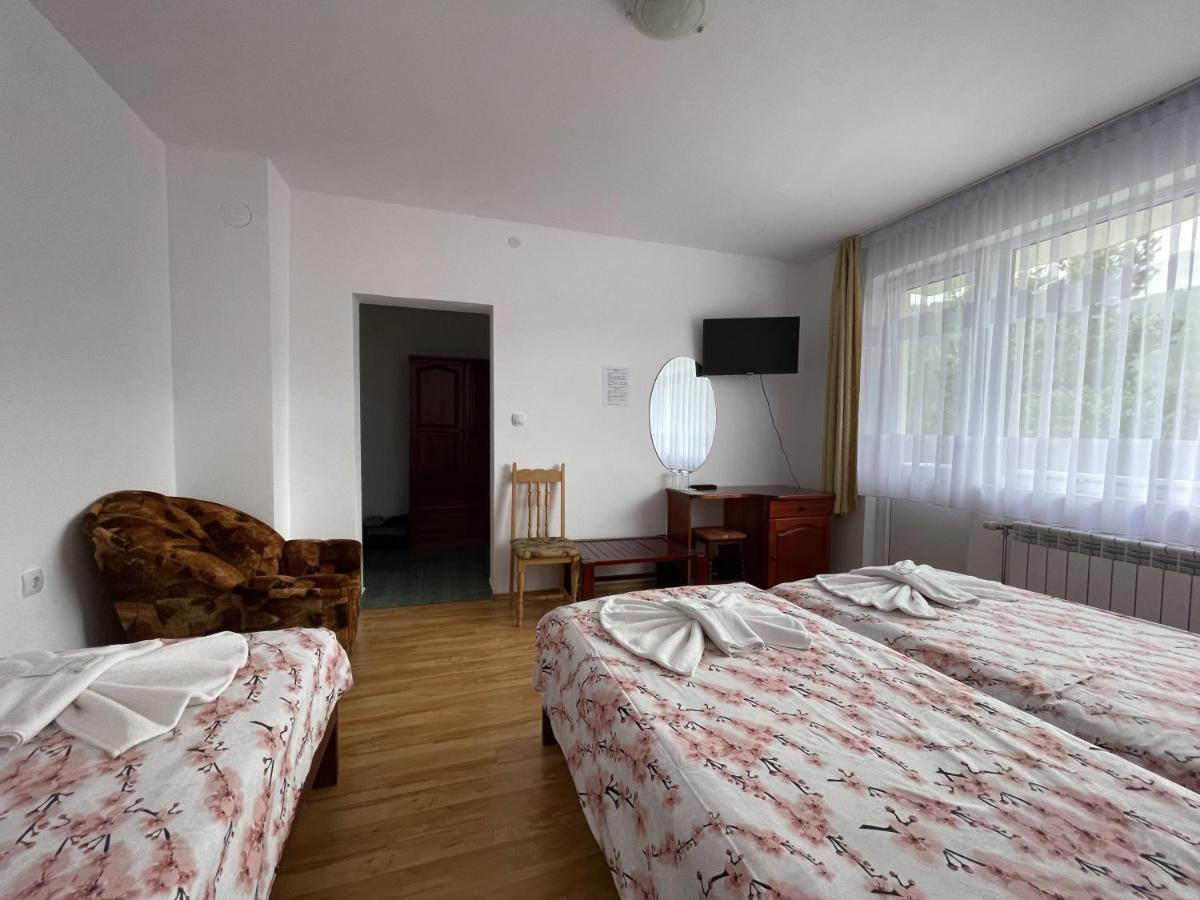 Family Hotel Panorama Sarnitsa Exterior photo