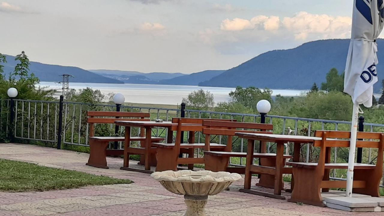 Family Hotel Panorama Sarnitsa Exterior photo