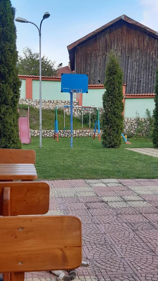 Family Hotel Panorama Sarnitsa Exterior photo