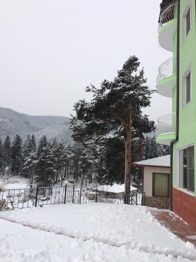 Family Hotel Panorama Sarnitsa Exterior photo